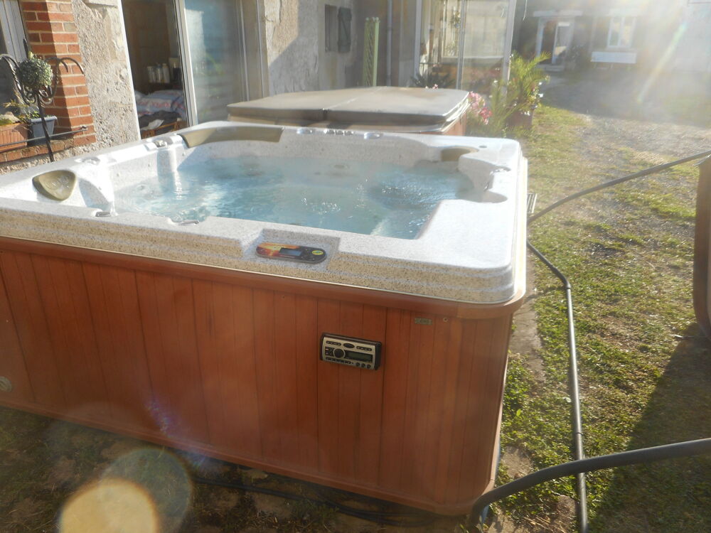 jacuzzi 6 places de 2 m 35 sur 2 m35 faire prix Jardin