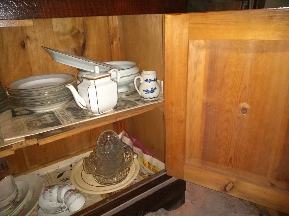 vaisselier ancien ouvrag&eacute; Meubles