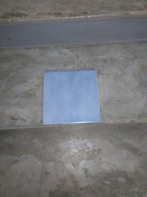 Lot de 13 carreaux neufs �pais 10 Servian (34)