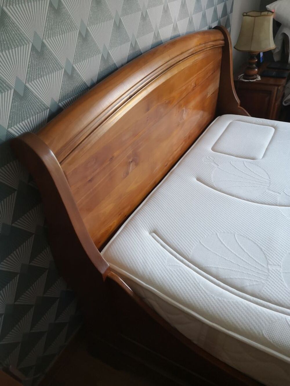 lit de 140x200 en merisier massif Meubles