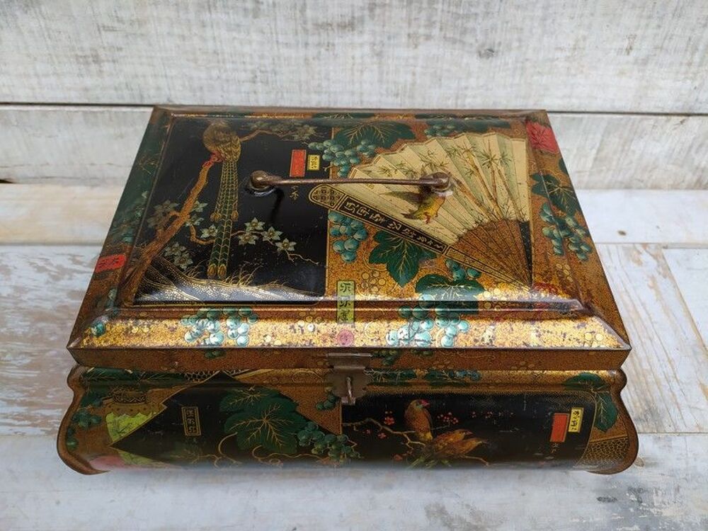 Boite &agrave; Biscuits M&eacute;tal Lithographie D&eacute;cor Asiatique ca1920 