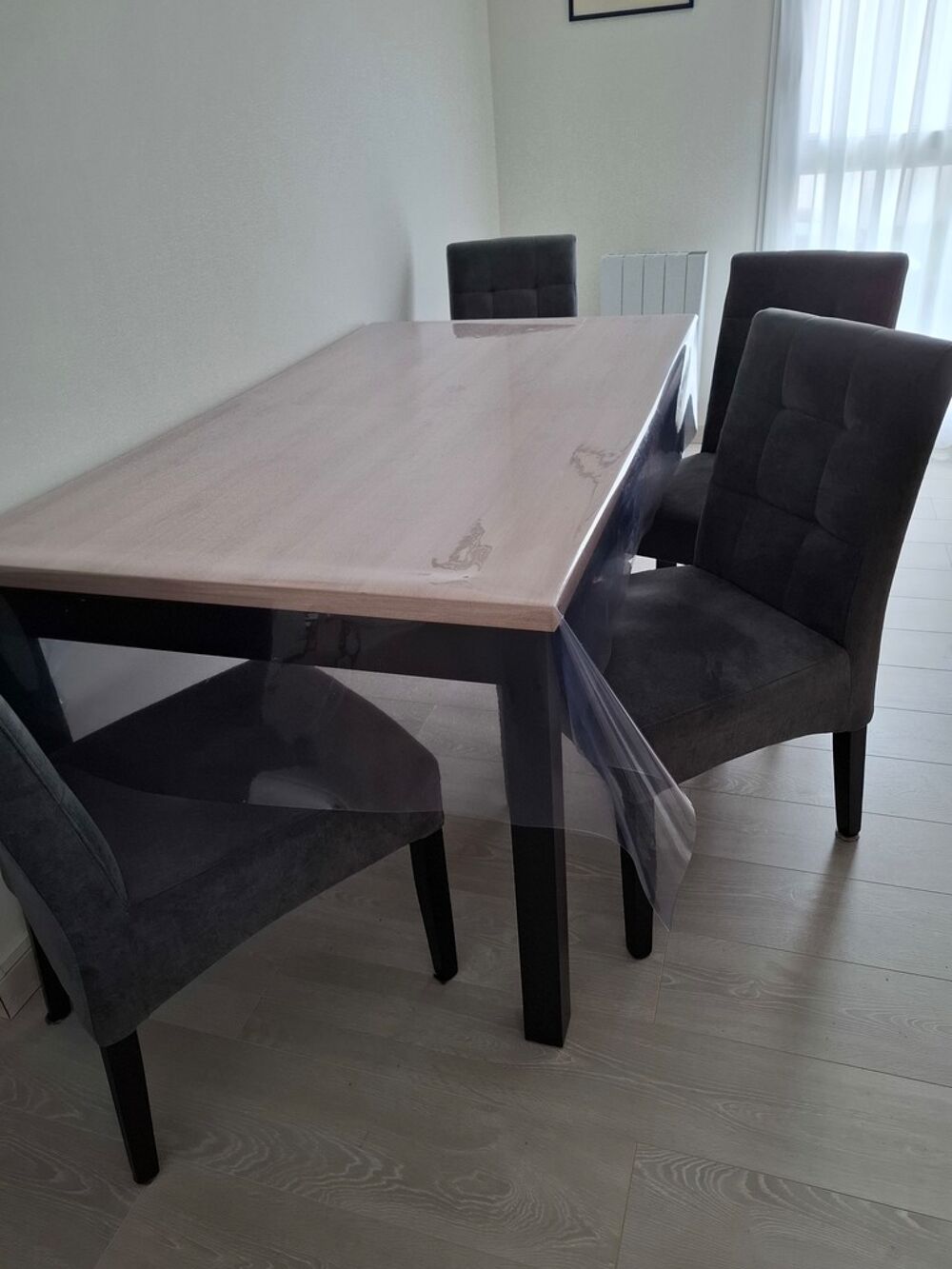 Table &agrave; manger 190x80 avec 4 chaises Meubles