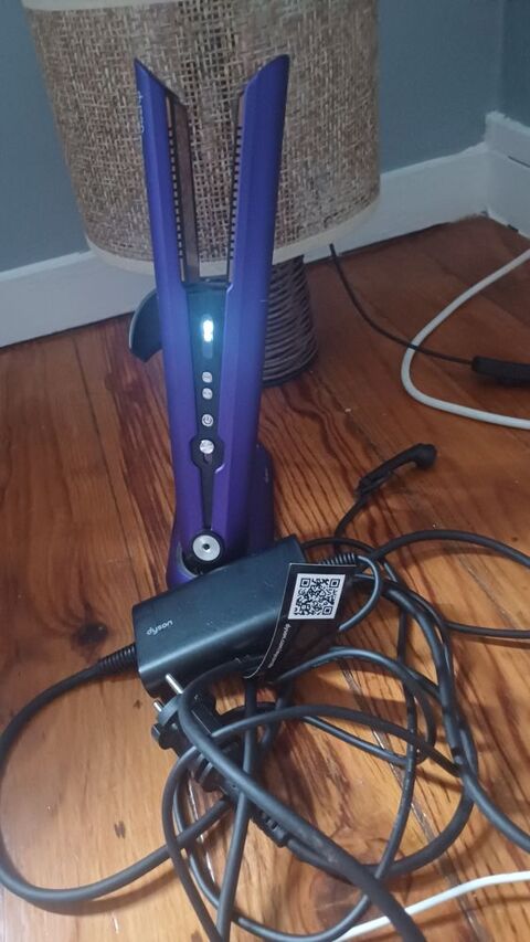 UNE BONNE AFFAIRE POUR UN LISSEUR DYSON hs03. 0 Paris 15 (75)