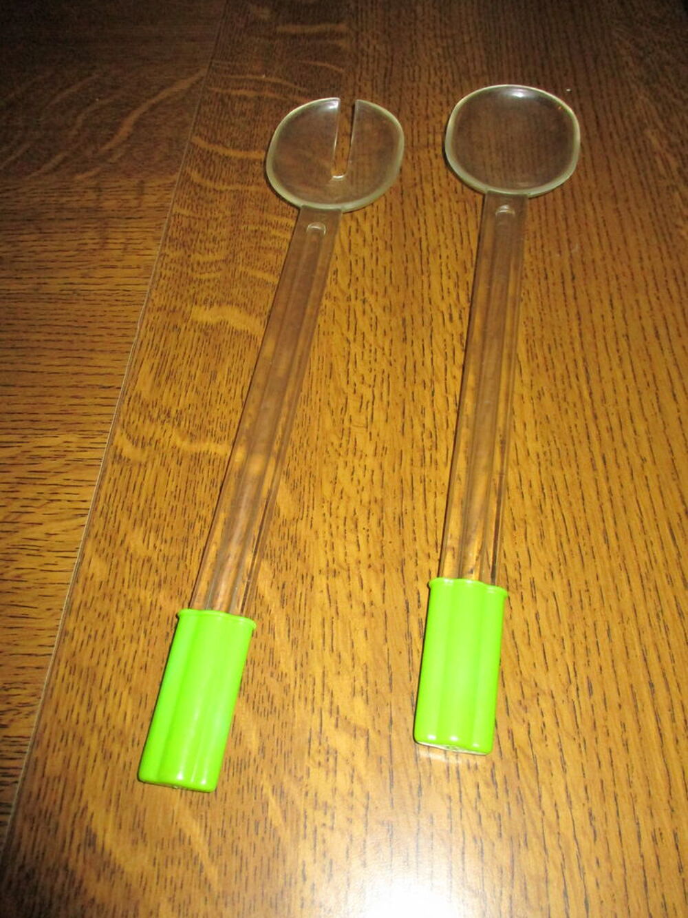 couverts &agrave; salade neuf transparent et vert et autre article Décoration