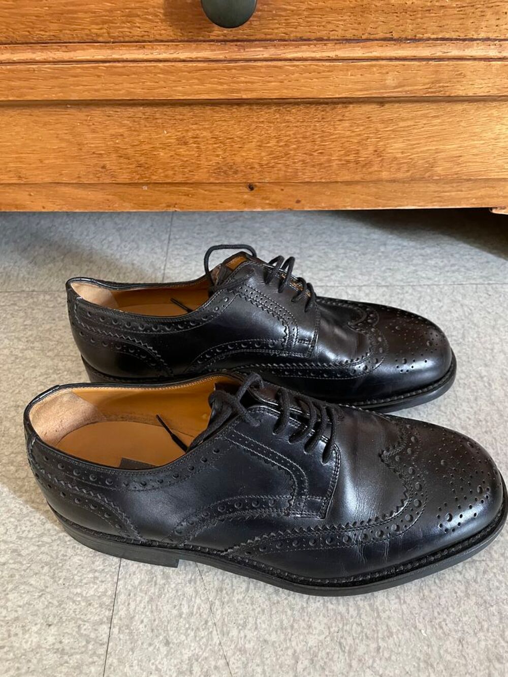 
Paire de chaussures de marque "Bally" en bon &eacute;tat
Chaussures