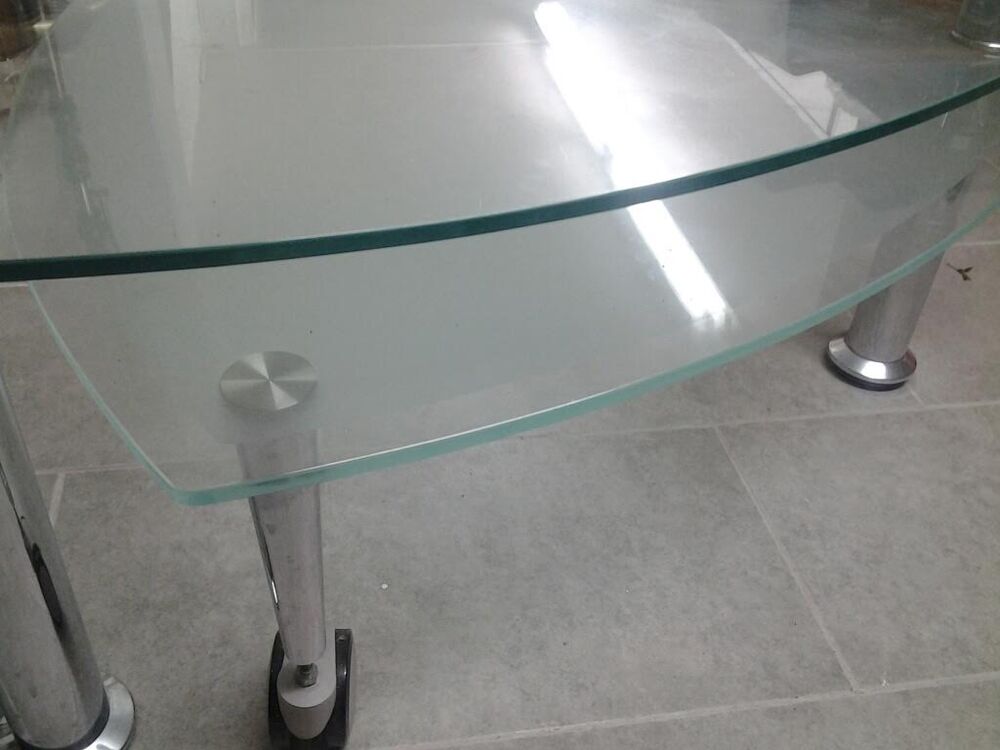Table basse moderne en verre pivotant ? forme triangulaire Meubles