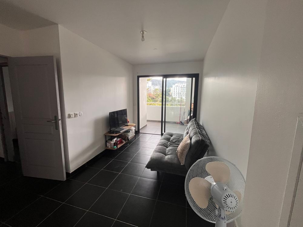 Vente Appartement À vendre – Appartement T2 avec varangue et parking – Saint-Denis Saint-denis