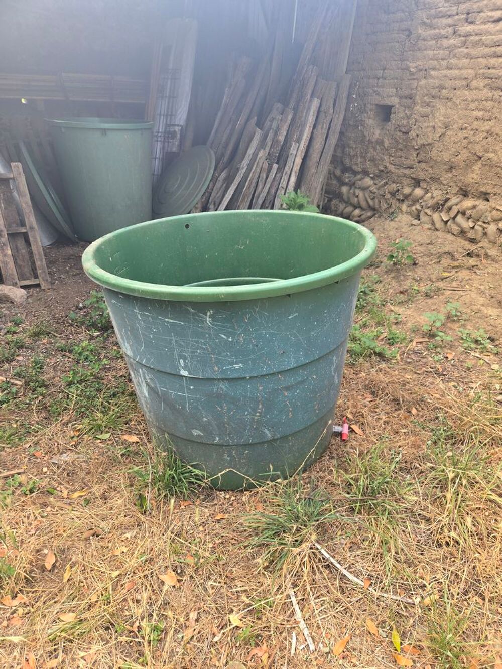 2 r&eacute;cup&eacute;rateurs d'eau de pluie cylindriques verts 500L et 40 Jardin
