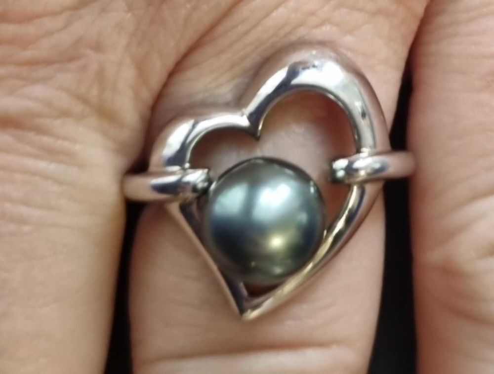 Tr&egrave;s jolie bague en argent T58 et perle de tahiti Bijoux et montres