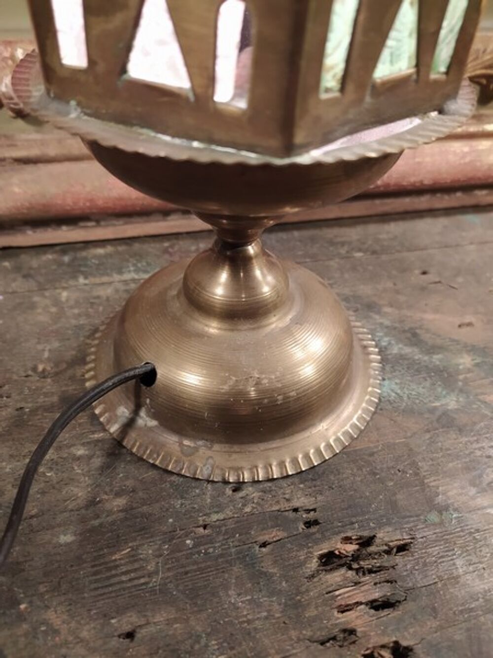 Petite Lampe Veilleuse Orientaliste Laiton Verre Vitrail. Décoration