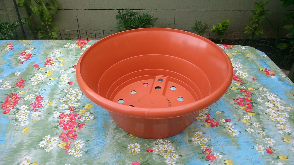 Pot de fleurs en PVC Couleur : Terre cuite Jardin