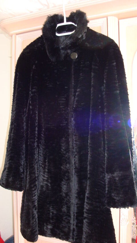 manteau noir  fausse fourrure 50 Besanon (25)