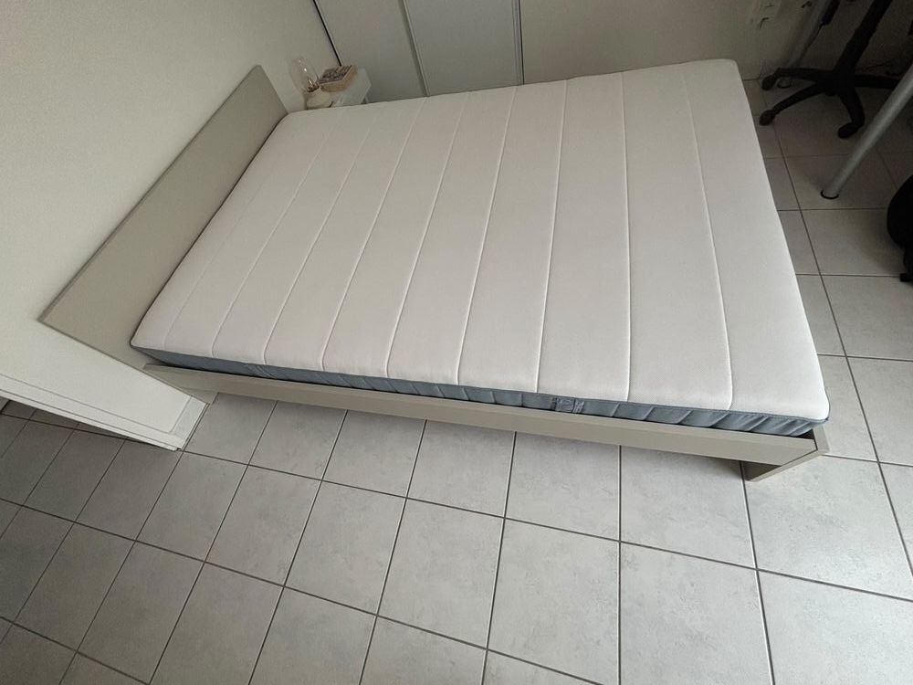 Lit IKEA complet avec matelas
Meubles