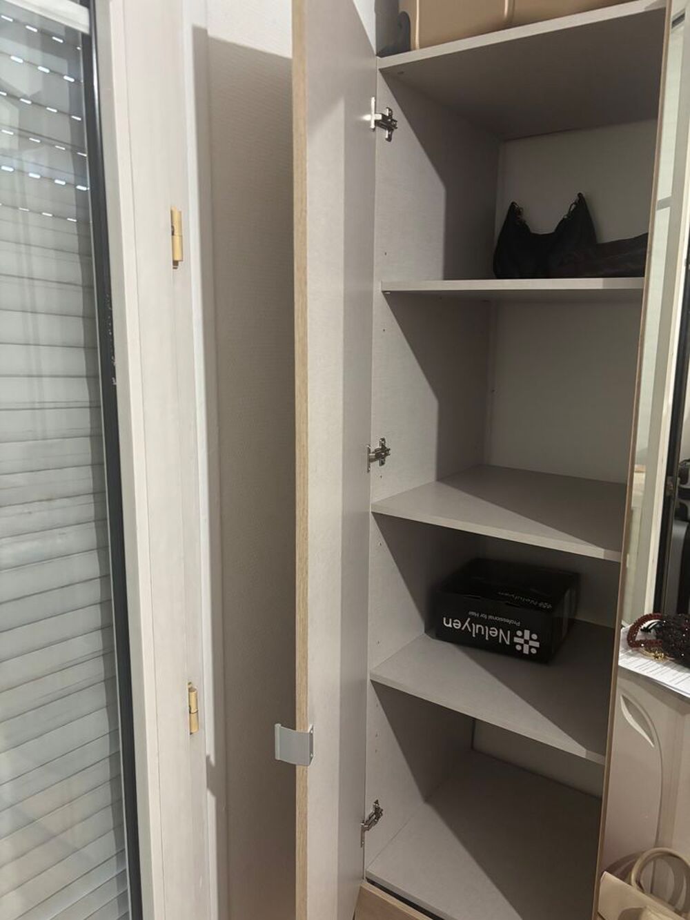 Armoire en tr&egrave;s bon &eacute;tat Meubles