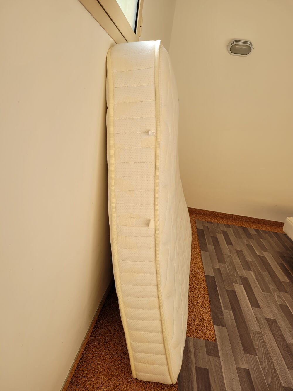 
lit SIMMONS 140x190 + matelas SIMMONS Meubles