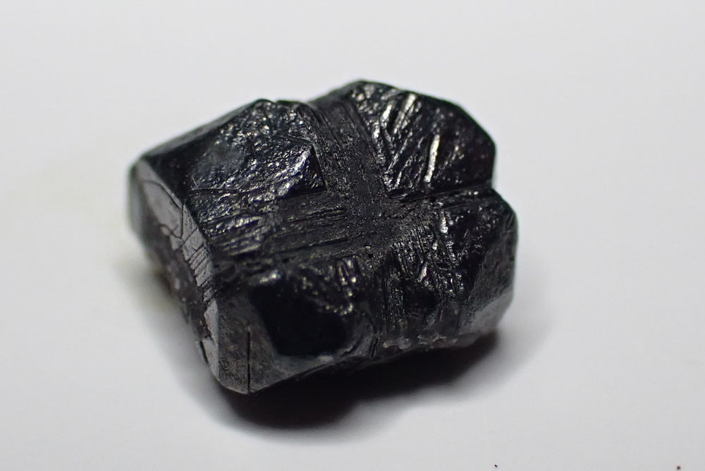 Bixbyite Tapetate San Luis Potosi Mexique 1,90 carat 5 x 5 x 