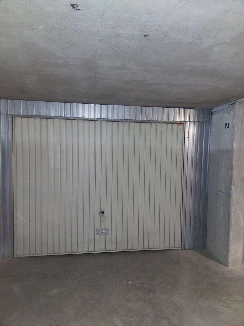 Vente Parking/Garage Garage spacieux à Nîmes rue V Faïta Nîmes