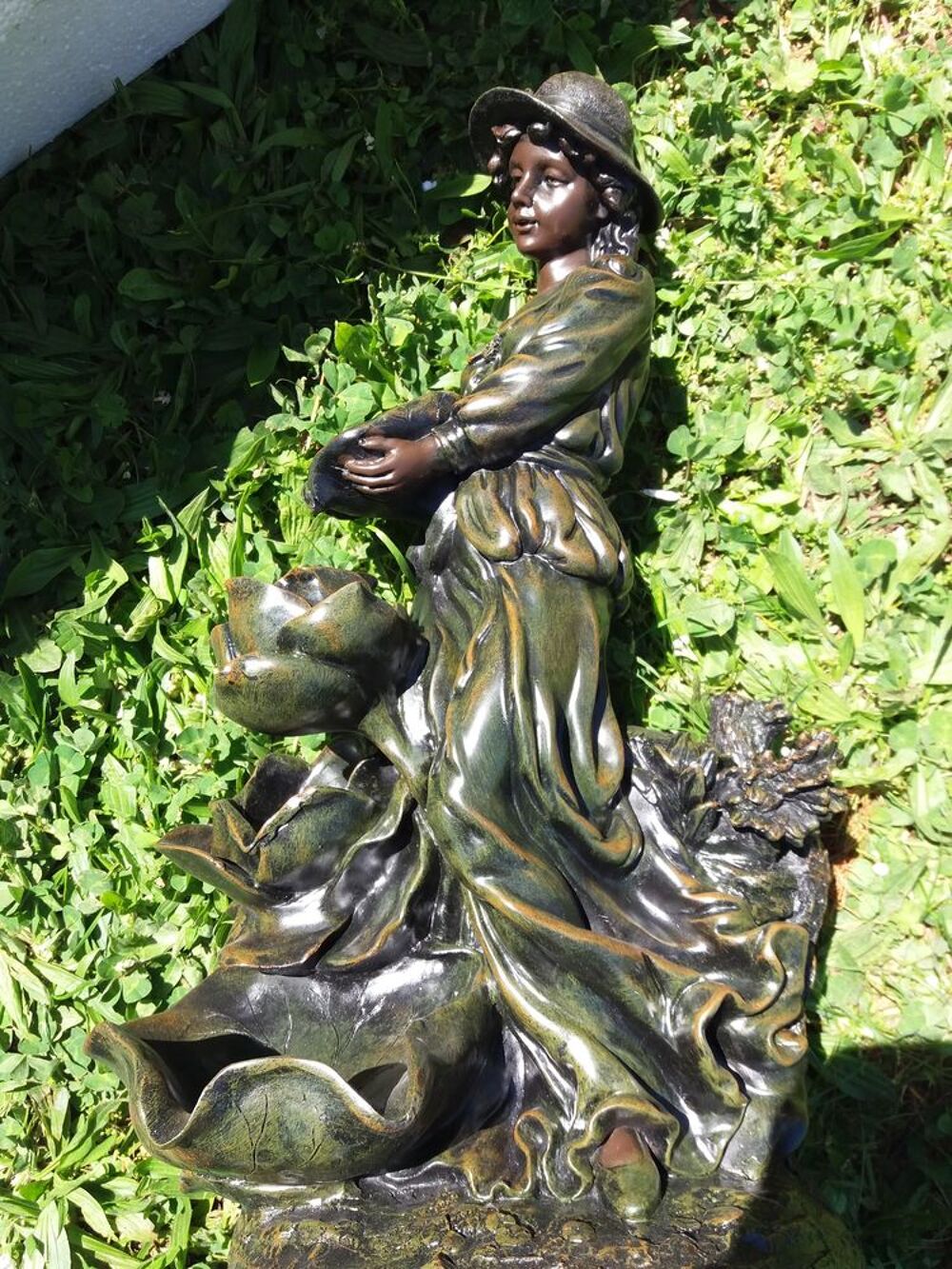 Fontaine de Jardin en R&eacute;sine avec Statue , jamais install&eacute;e Décoration