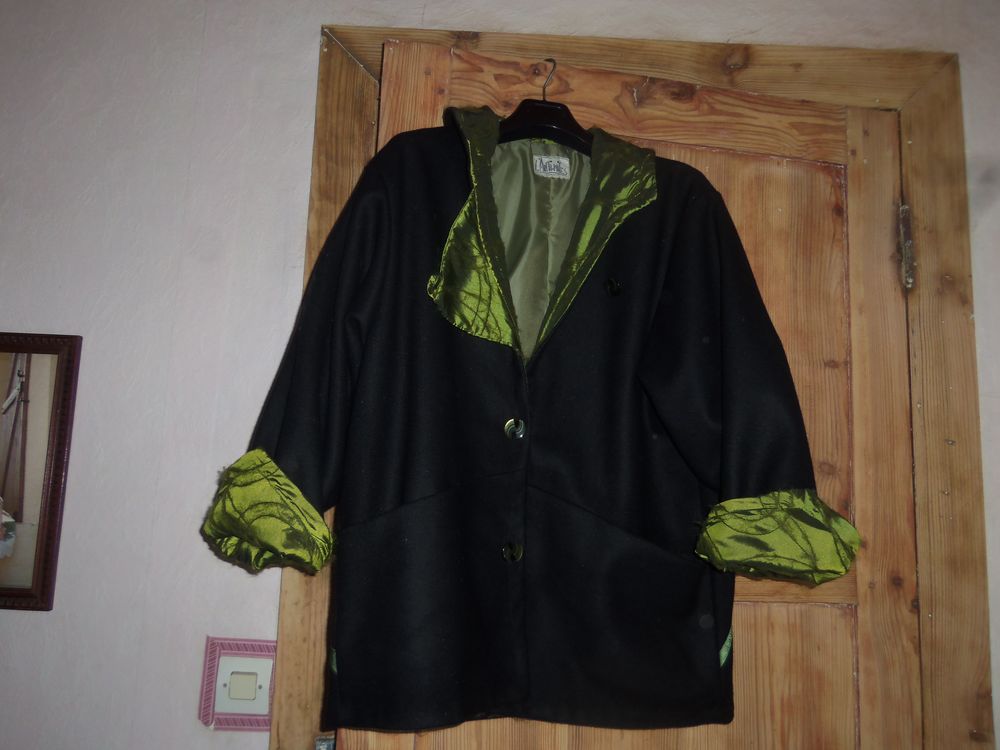 Manteau neuf marque l'Anti-Mite. Vêtements