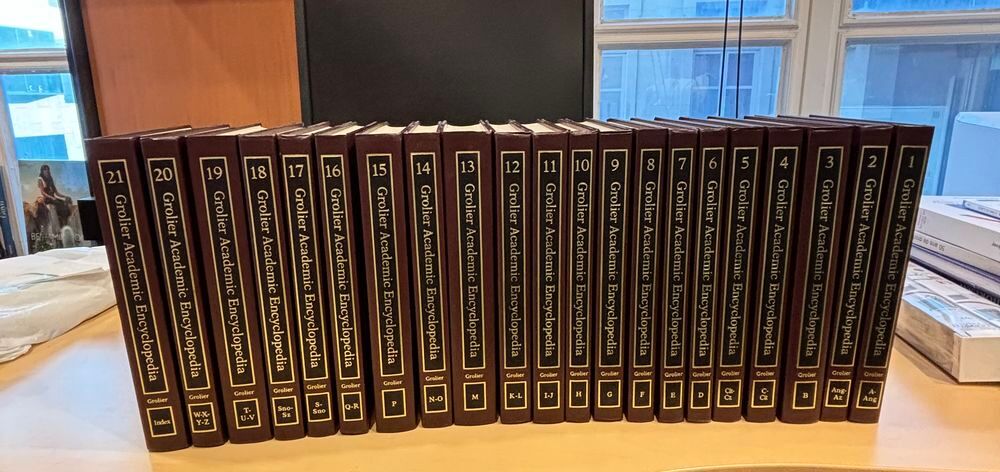 collection de l'encyclop&eacute;die Grolier Academic Livres et BD