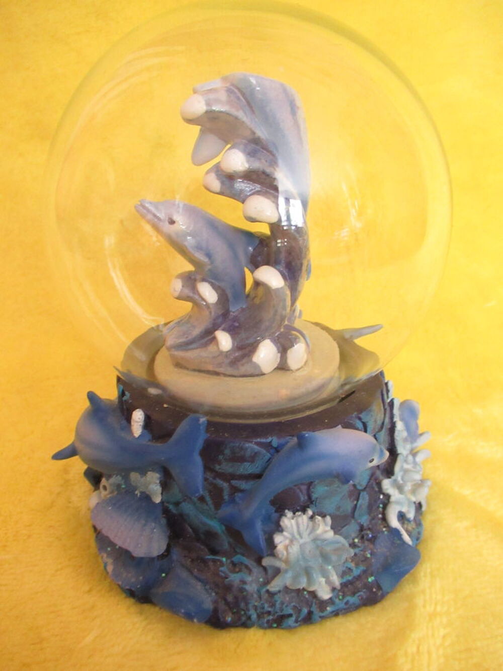 Boule d&eacute;corative (sans liquide) - dauphins en relief Décoration