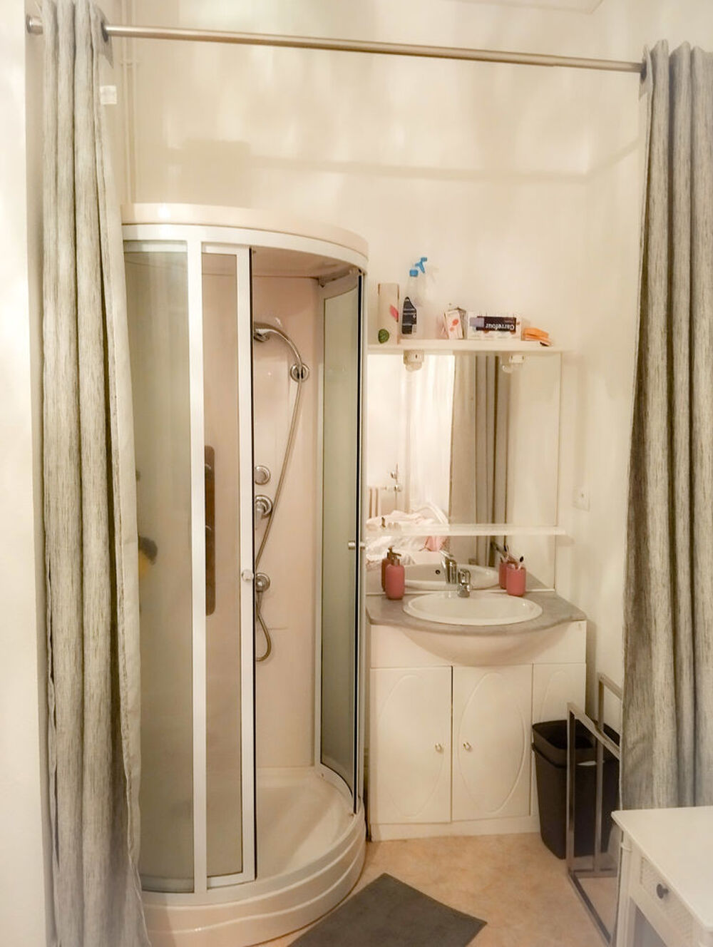   Bel appartement lumineux avec chambre, plein centre, RDC Auvergne, Mont-Dore (63240)