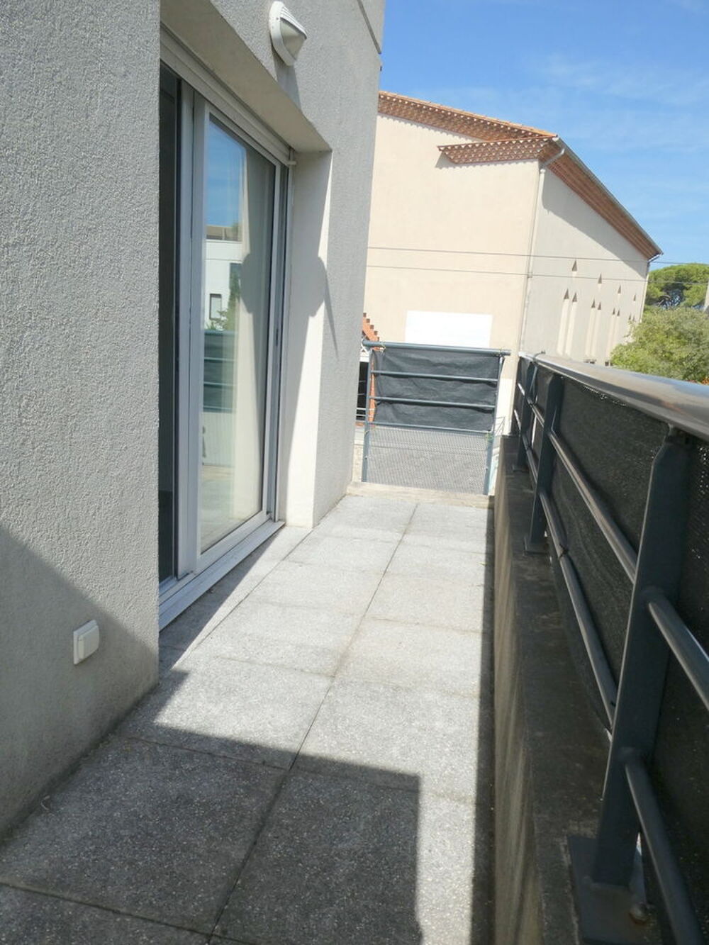 Location Appartement GRAND studio de 28 m2 terrasse parking s/sol Facultés Paul Valéry Sciences TRAM Montpellier