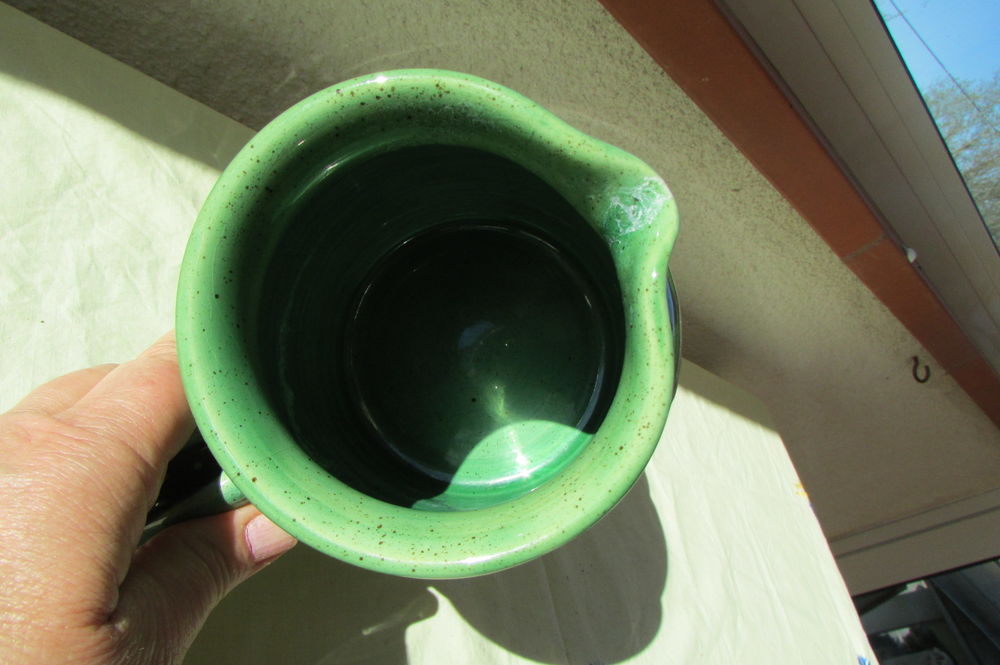 Carafe &eacute;maill&eacute;e vert, or &amp; noir , sign&eacute; Décoration