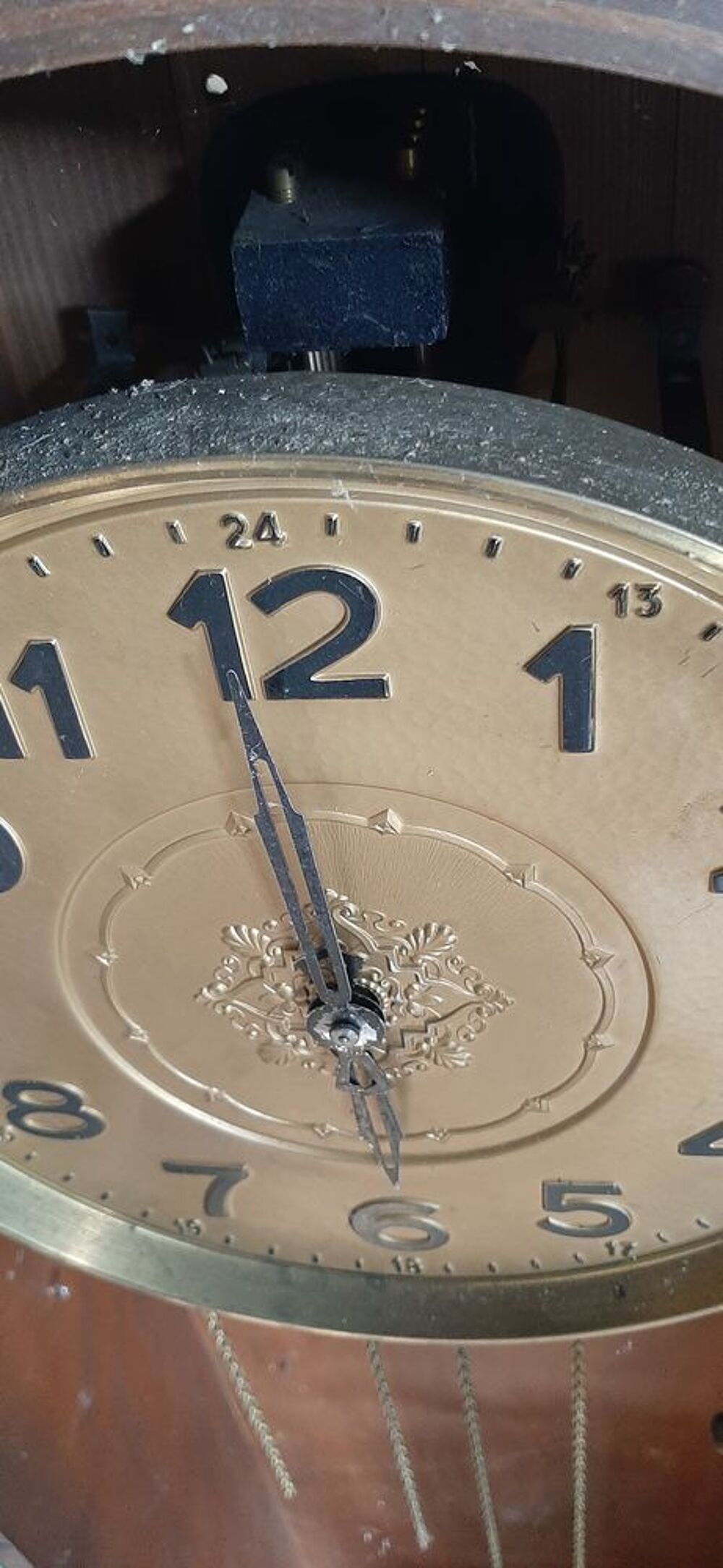 Pendule &agrave; balancier et poids en cuivre 