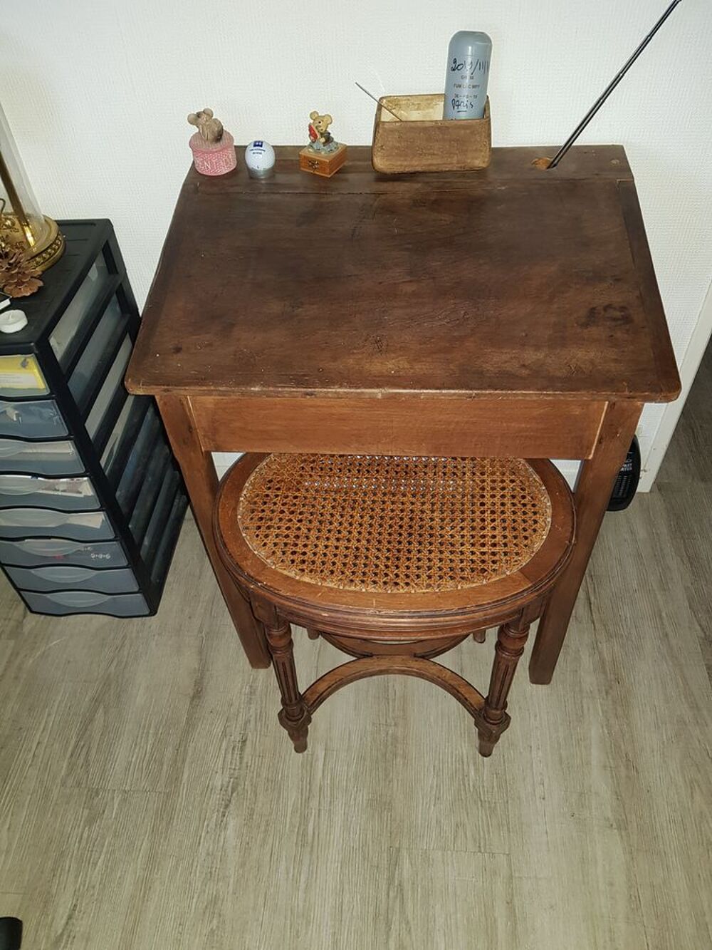BUREAU ET TABOURET Meubles