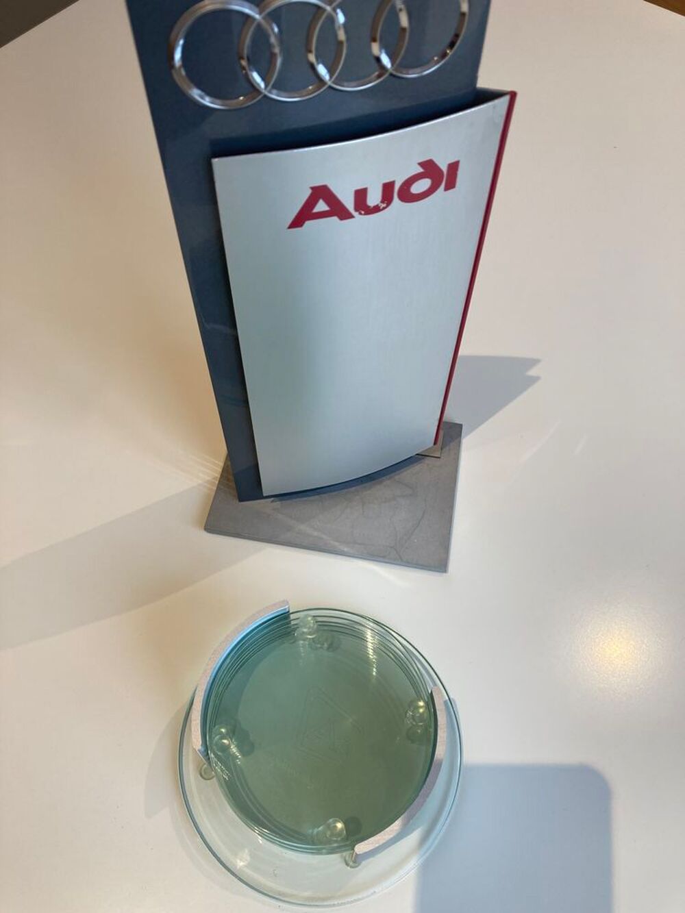 console avec sous verres Audi constructeur Prestige auto 