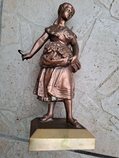 statuette cuivre 400 Montceaux-ls-Provins (77)