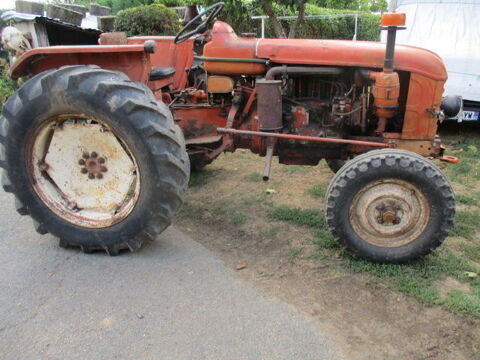 1 tracteur d35 trs propre il n'a pas la carte grise 42330 Saint-mdard-en-forez