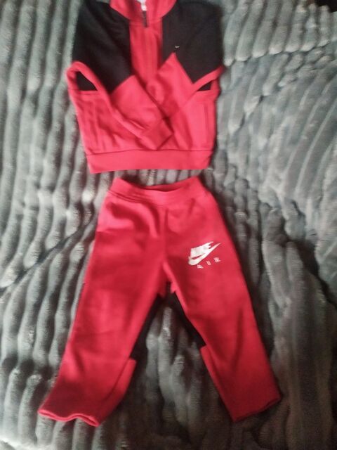 SURVETEMENT NIKE 18 MOIS  PARAIT  ROUGE  7 Bondy (93)