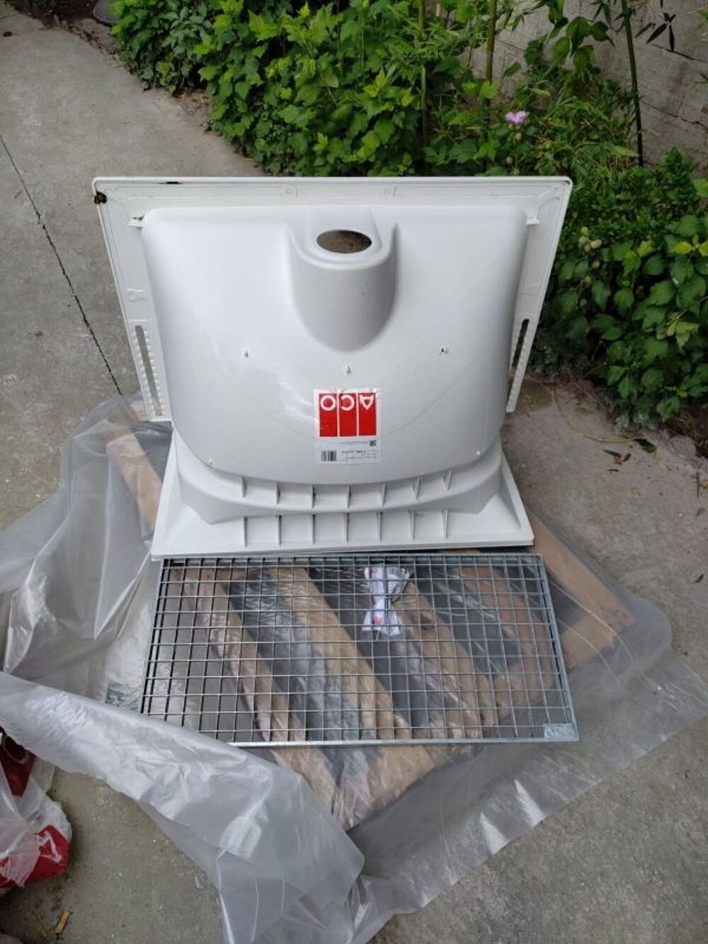 Cour ANGLAISE 40X60X40 avec GRILLE NEUVE Bricolage