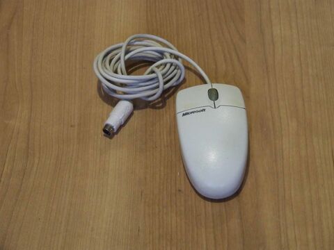 Souris Microsoft, filaire,  boule, PS2, 3 boutons. TBE 3 Bagnolet (93)