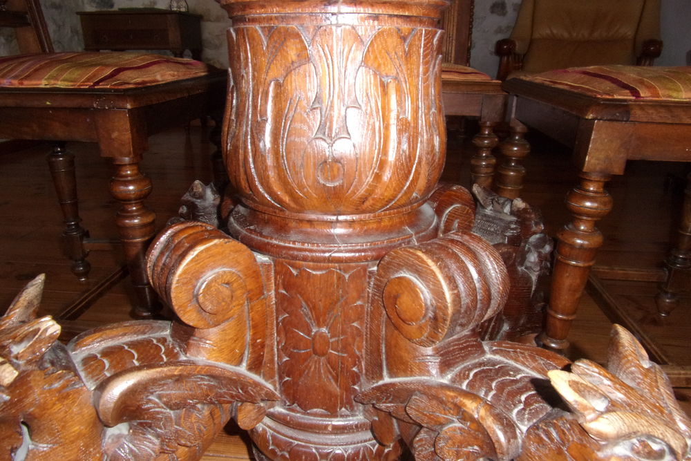 TABLE Ovale AUX 4 DRAGONS Meubles