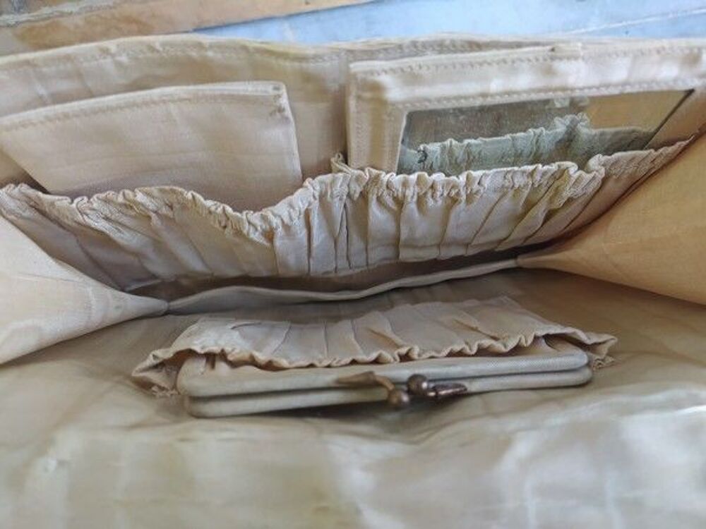 Ancienne Pochette &agrave; Main femme Porte Monnaie Miroir vintage. Maroquinerie