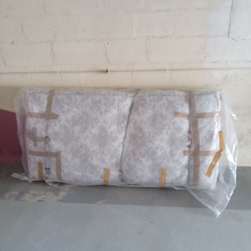 Lit et matelas traditionnel en laine de mouton Meubles