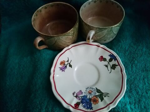  Tasse Creil et Montereau-LABRADOR
+sous tasse Sarreguemines 0 Cormeilles-en-Parisis (95)