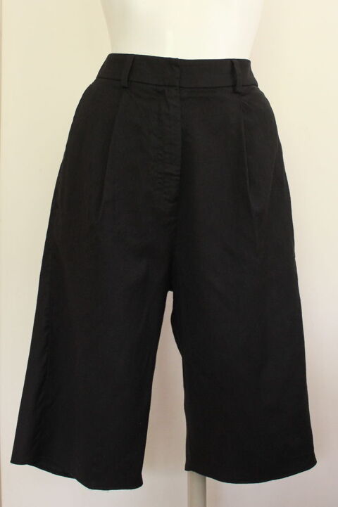 Bermuda noir MM6 MAISON MARTIN MARGIELA 
T.M - 38/40 Fr 120 Issy-les-Moulineaux (92)