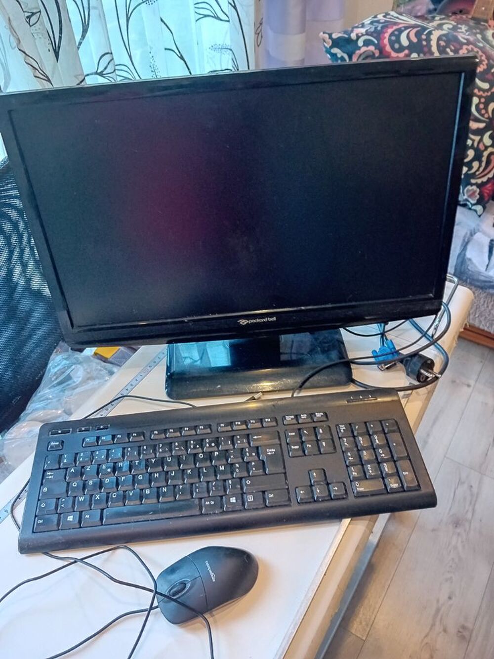 ecran PAKARD BELL+
+=CLAVIER + SOURIS Matériel informatique