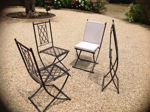 LOT DE 4 CHAISES PLIABLES EN FER FORGE  250 Roquebrune-sur-Argens (83)