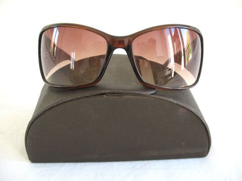 Lunettes de soleil Carolina Herrera
30 Saint-Cloud (92)