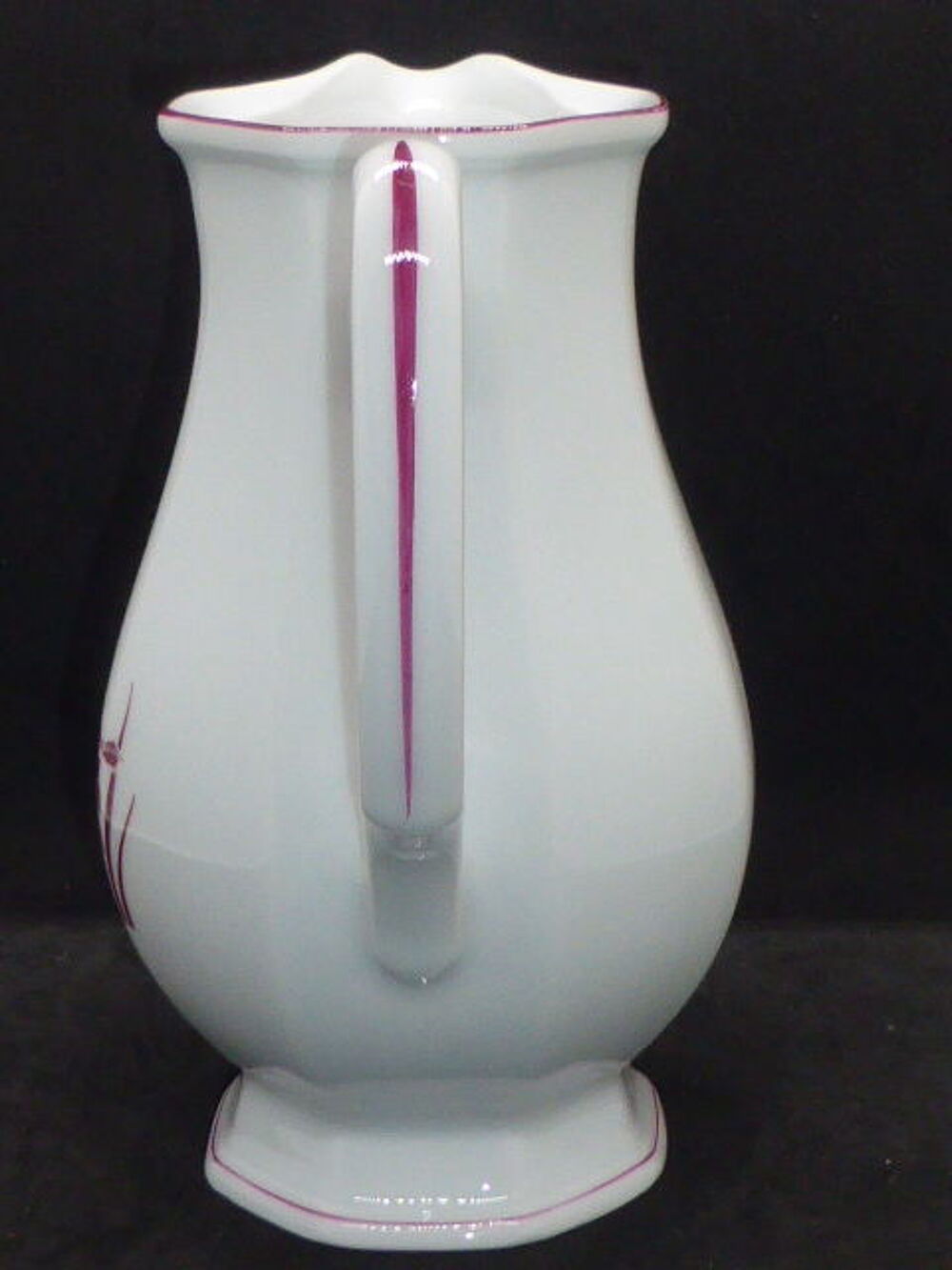 Pot &agrave; lait pichet Porcelaine de Sologne liser&eacute; et d&eacute;cor roug Cuisine