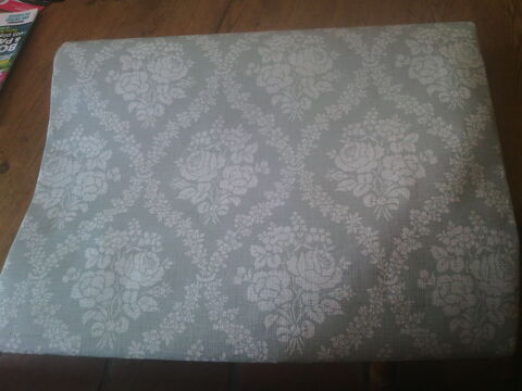 :
7 rouleaux de tapisserie   neufs 25 Le Creusot (71)