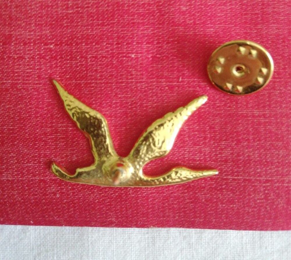 Broche/Pin's animali&egrave;re CIGOGNE couleur or strass Bijoux et montres