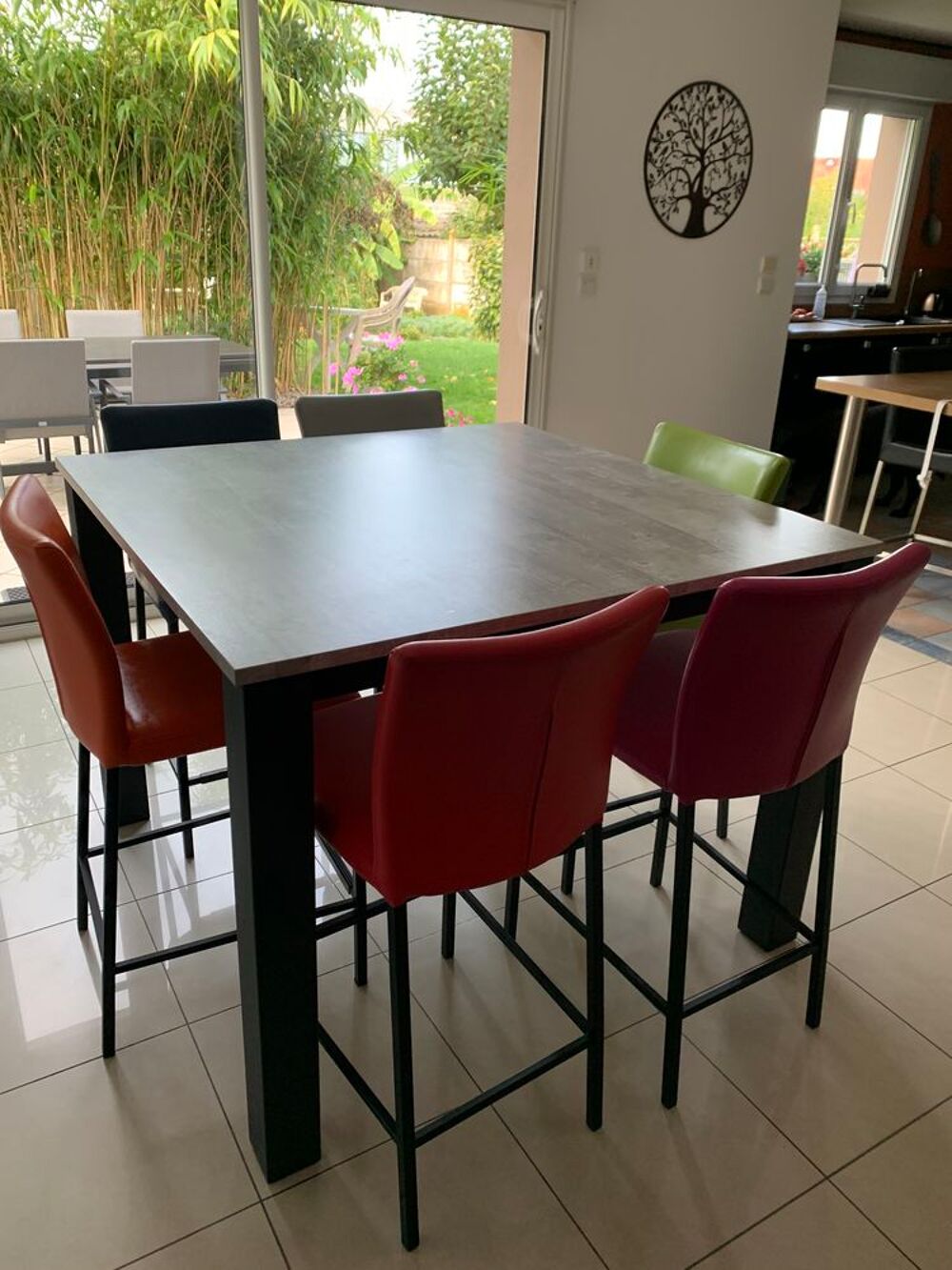 Table haute (allonge incorpor&eacute;e) et tabourets Meubles