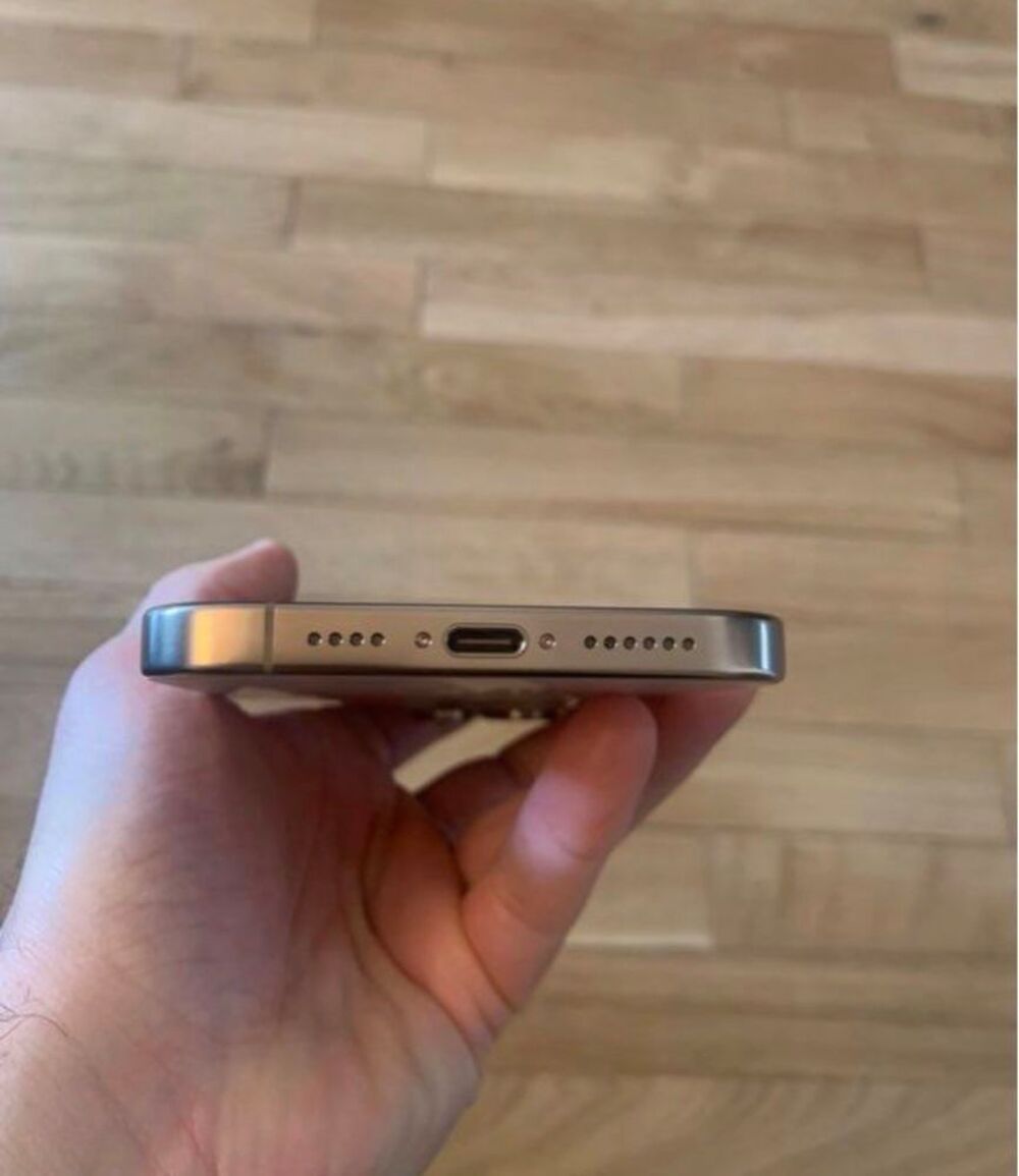 iPhone 16 pro ( lire la description ) Téléphones et tablettes