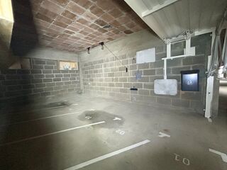  Parking / Garage  louer 2 m